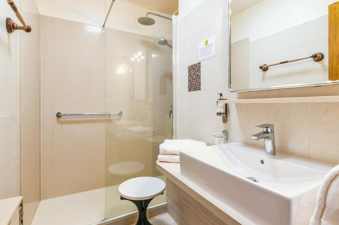 Aux Tauzins Hotel Montfort-en-Chalosse Ngoại thất bức ảnh