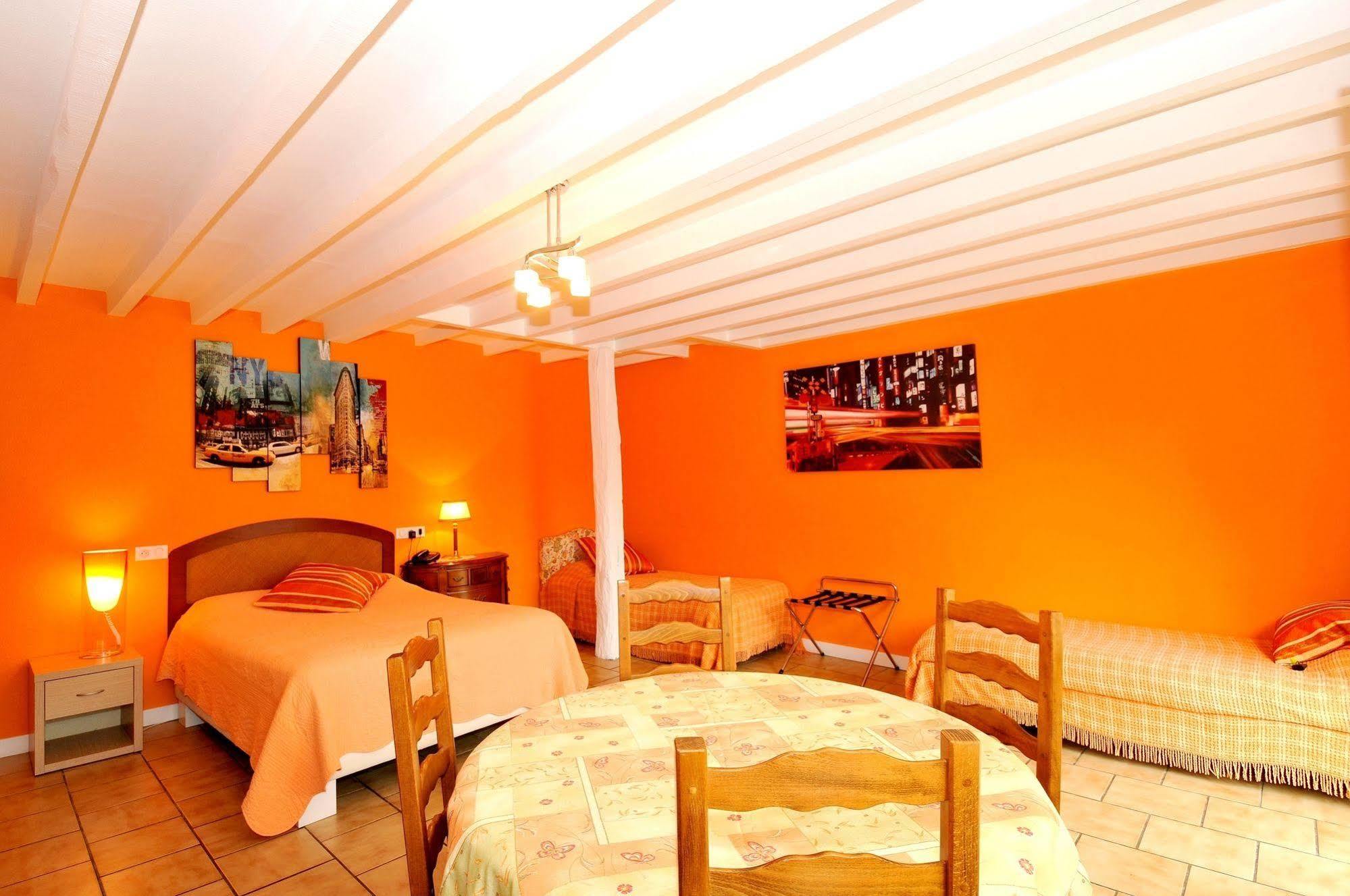 Aux Tauzins Hotel Montfort-en-Chalosse Ngoại thất bức ảnh