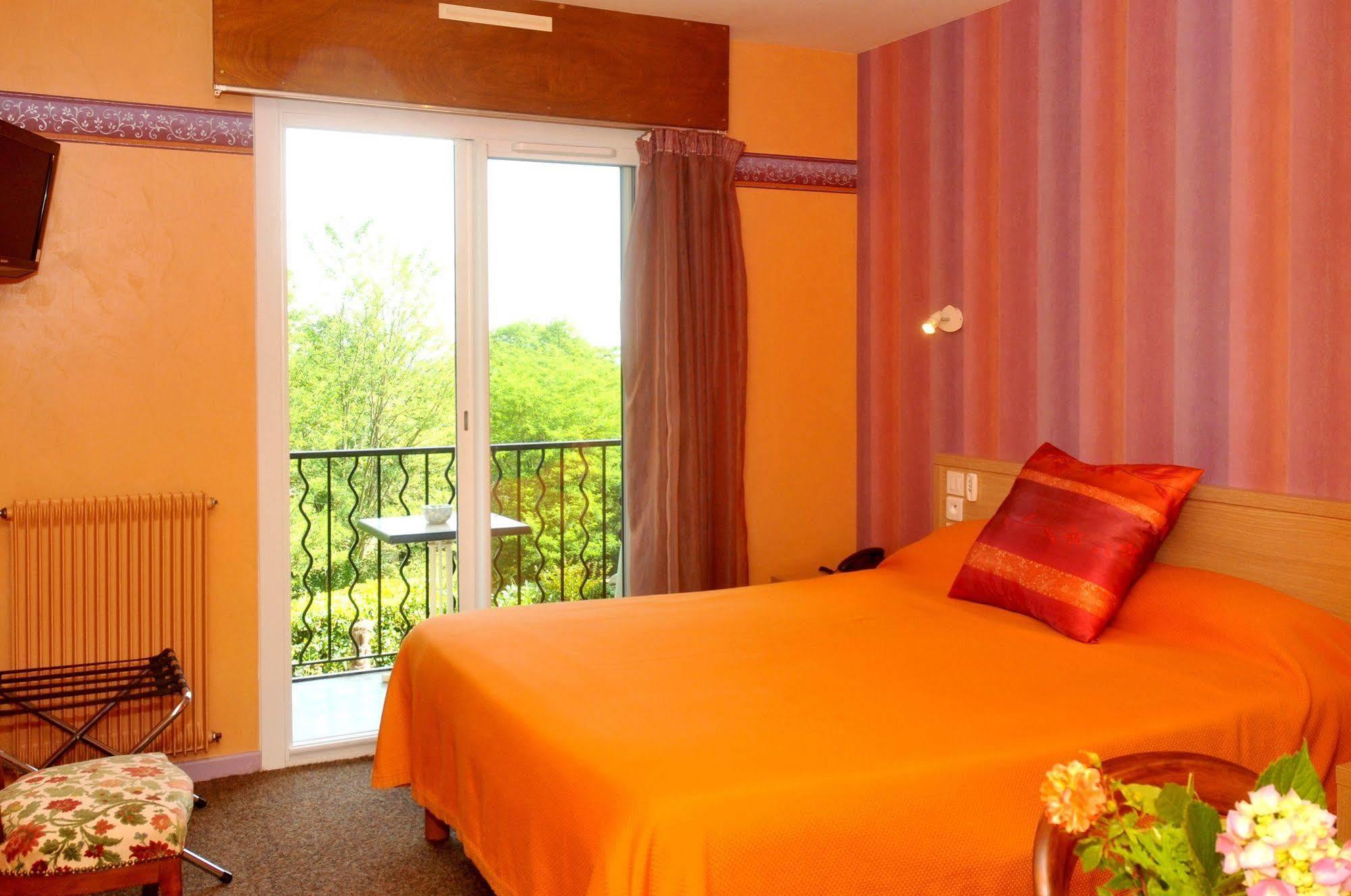Aux Tauzins Hotel Montfort-en-Chalosse Ngoại thất bức ảnh