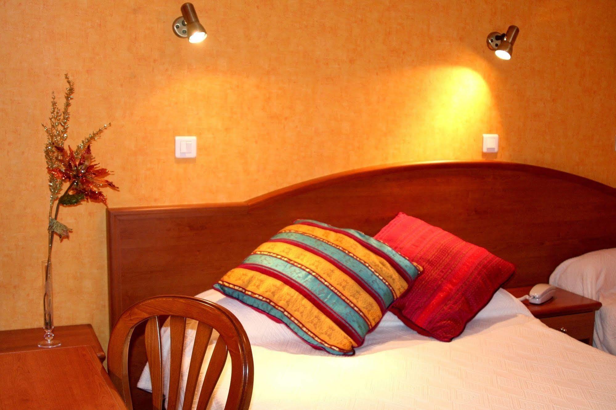Aux Tauzins Hotel Montfort-en-Chalosse Ngoại thất bức ảnh